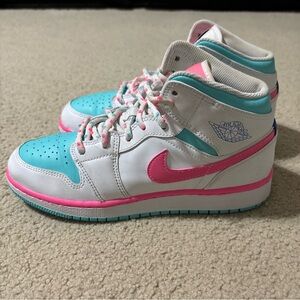 Nike Girls Size 6Y Air Jordan 1 Mid Sneakers Shoes 555112-102 Women’s Size 7.5